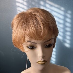 Stylish Women's Wig in Light Brown